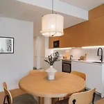 Armona - 2 Bedrooms And Pool In Avenidas Novas 리스본
