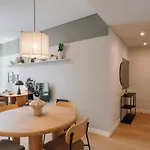 Armona - 2 Bedrooms And Pool In Avenidas Novas 아파트 리스본